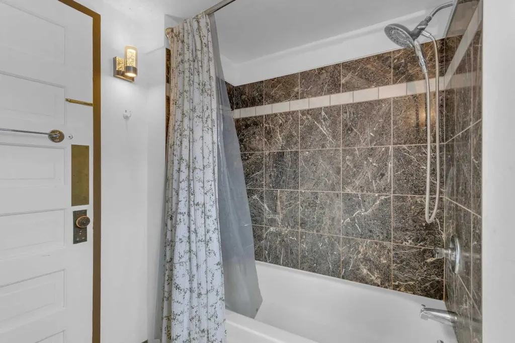 1630 7 Street NW Calgary AB T2M3H6