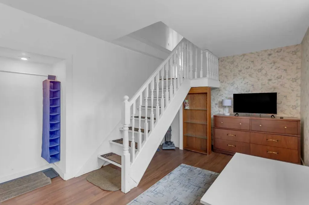 1630 7 Street NW Calgary AB T2M3H6