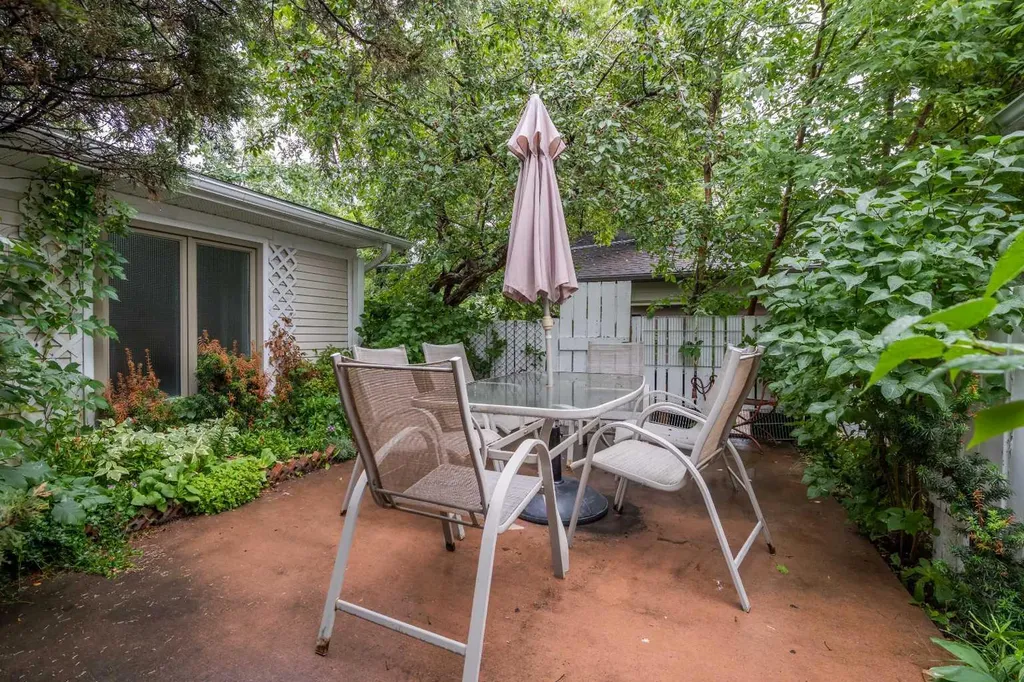 1630 7 Street NW Calgary AB T2M3H6