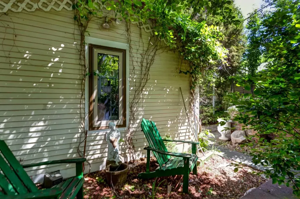 1630 7 Street NW Calgary AB T2M3H6