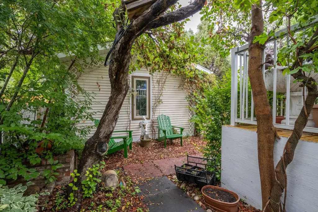 1630 7 Street NW Calgary AB T2M3H6