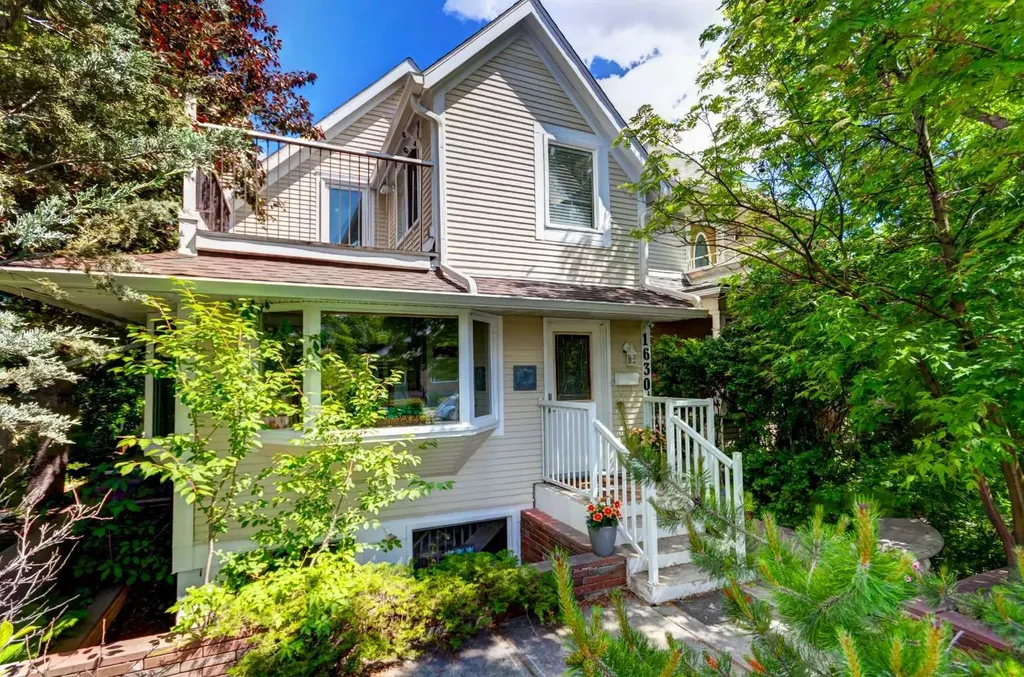 1630 7 Street NW Calgary AB T2M3H6