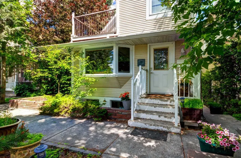 1630 7 Street NW Calgary AB T2M3H6