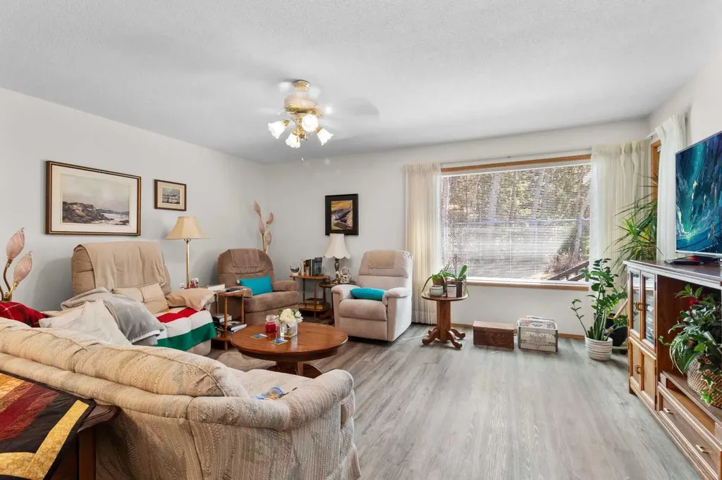2821 Botterill Crescent Red Deer AB T4R 2E5