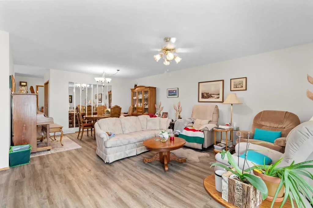 2821 Botterill Crescent Red Deer AB T4R 2E5