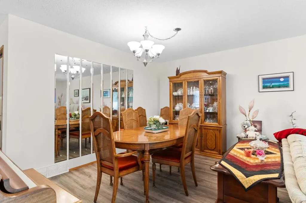 2821 Botterill Crescent Red Deer AB T4R 2E5