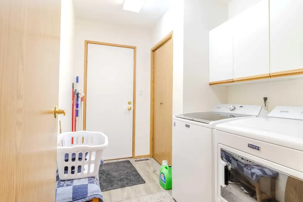 2821 Botterill Crescent Red Deer AB T4R 2E5