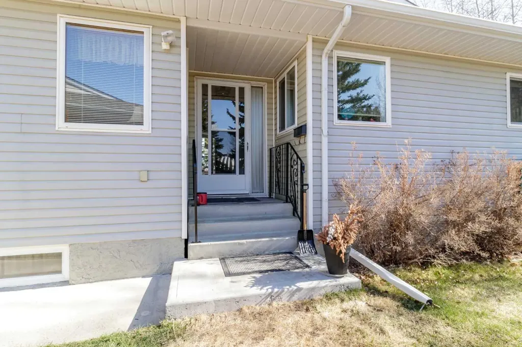 2821 Botterill Crescent Red Deer AB T4R 2E5
