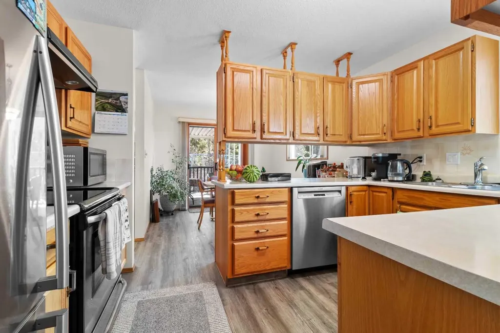 2821 Botterill Crescent Red Deer AB T4R 2E5
