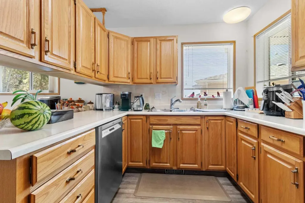 2821 Botterill Crescent Red Deer AB T4R 2E5