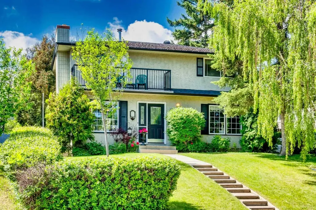 108 Silver Springs Drive NW Calgary AB T3B 3G4