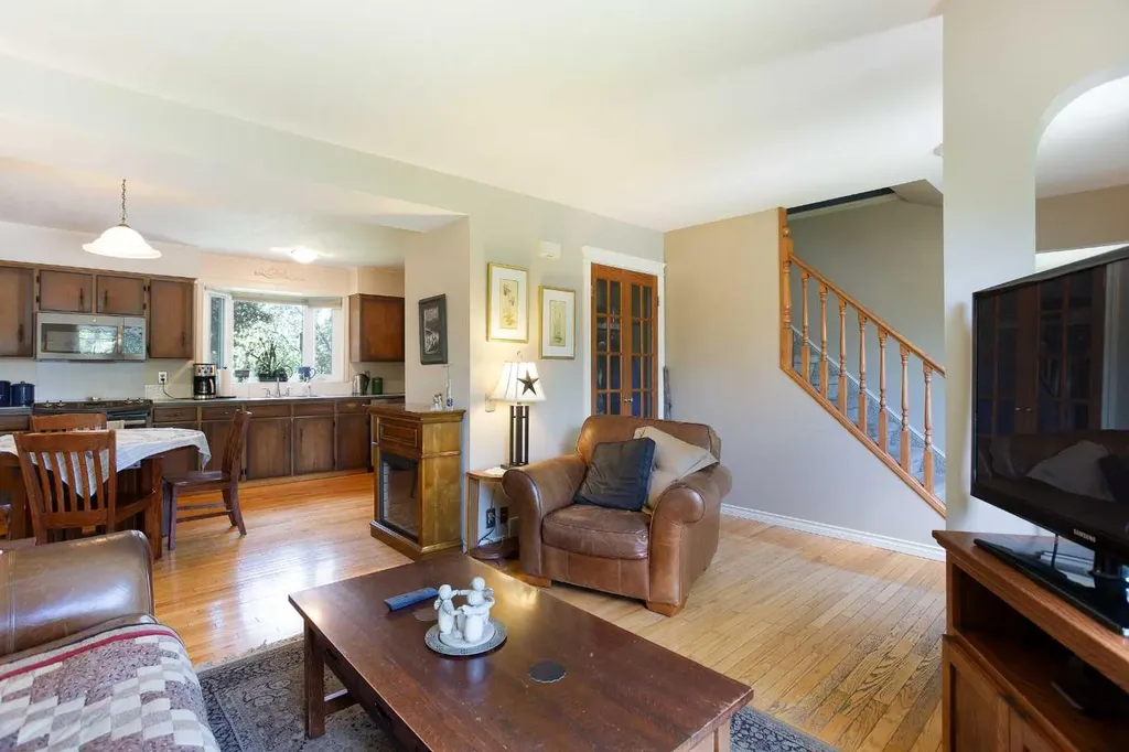 108 Silver Springs Drive NW Calgary AB T3B 3G4
