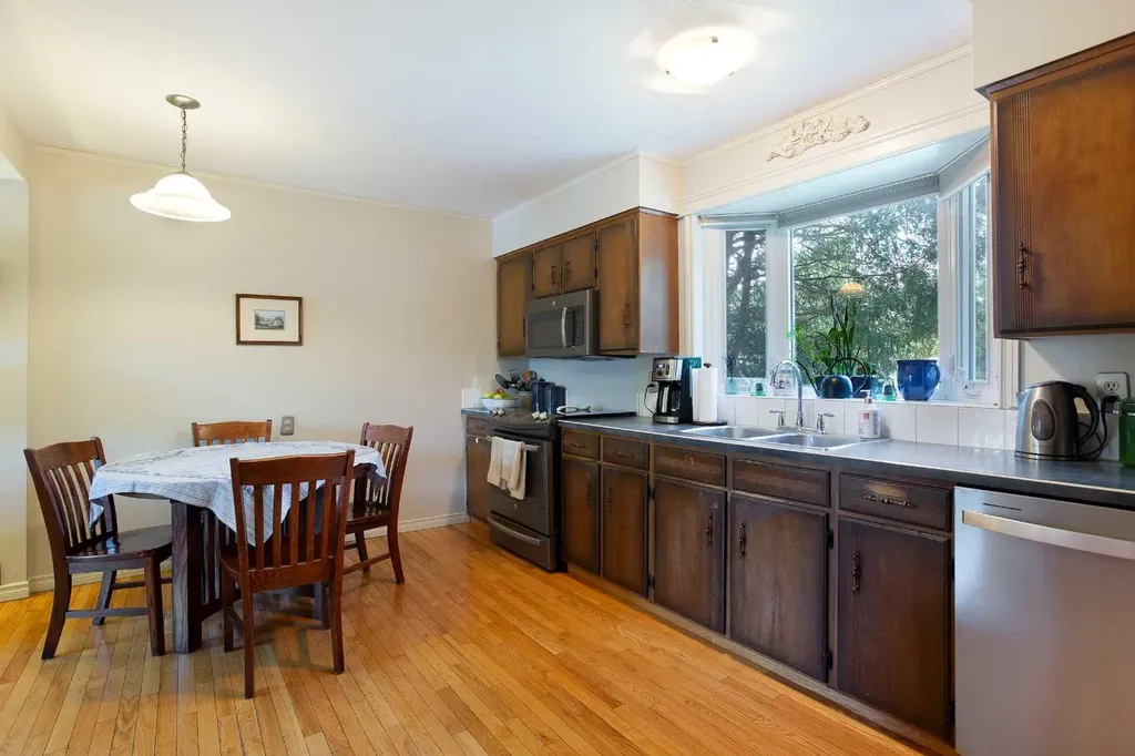 108 Silver Springs Drive NW Calgary AB T3B 3G4