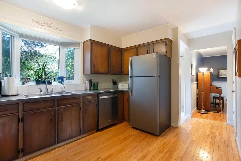 108 Silver Springs Drive NW Calgary AB T3B 3G4