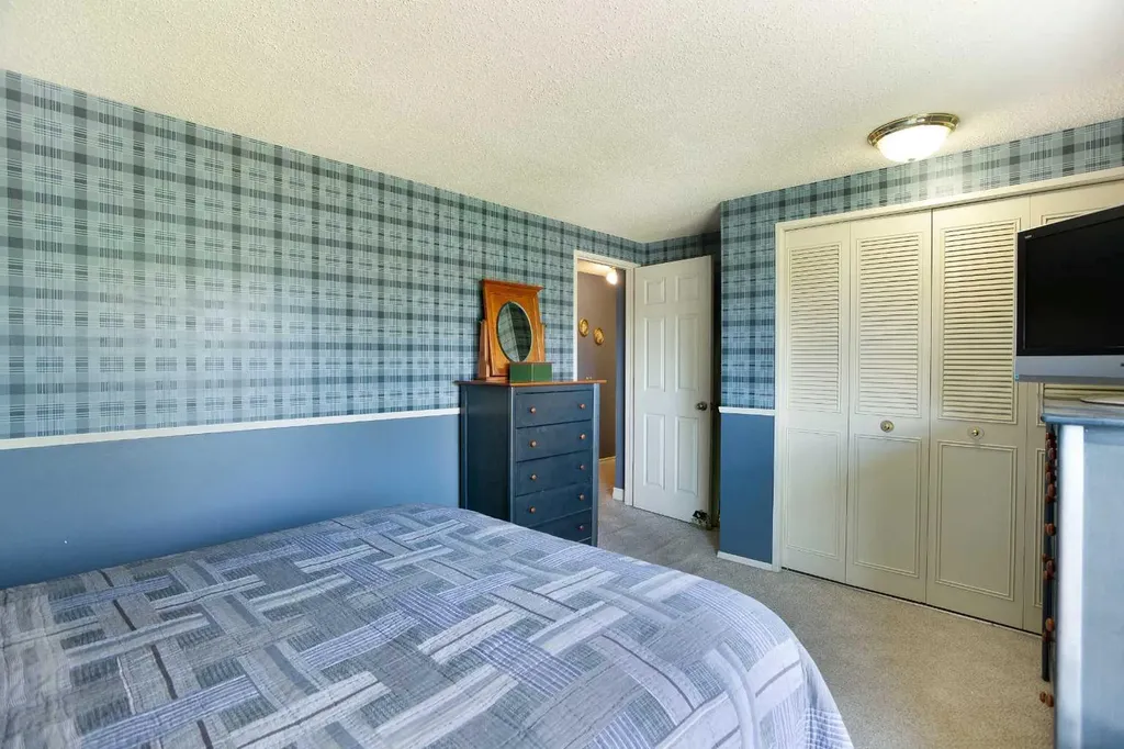 108 Silver Springs Drive NW Calgary AB T3B 3G4
