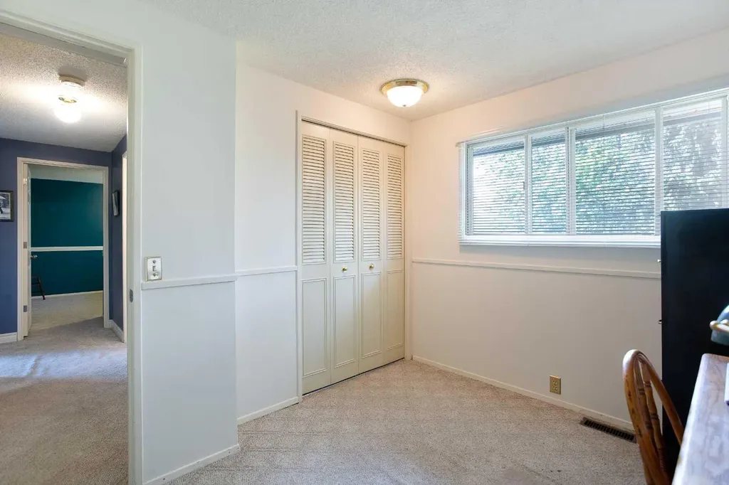 108 Silver Springs Drive NW Calgary AB T3B 3G4
