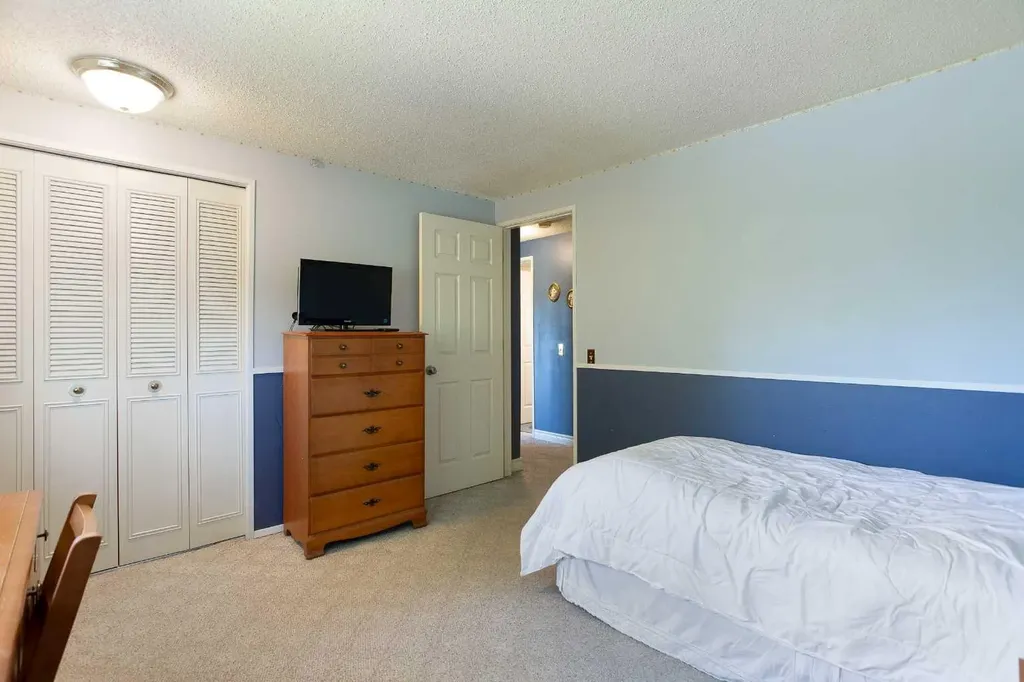 108 Silver Springs Drive NW Calgary AB T3B 3G4