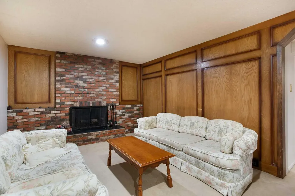 108 Silver Springs Drive NW Calgary AB T3B 3G4