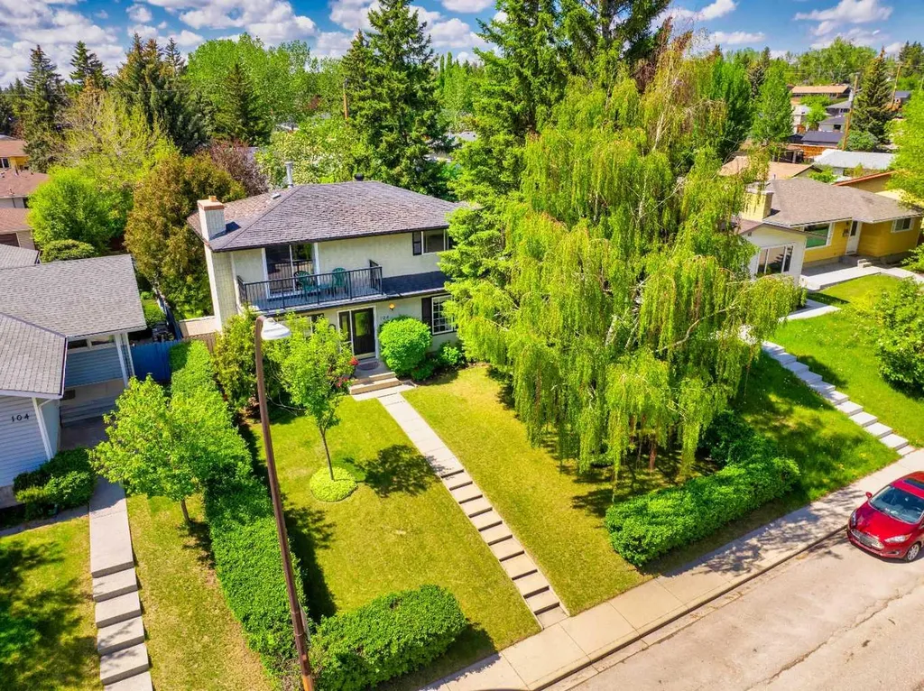 108 Silver Springs Drive NW Calgary AB T3B 3G4