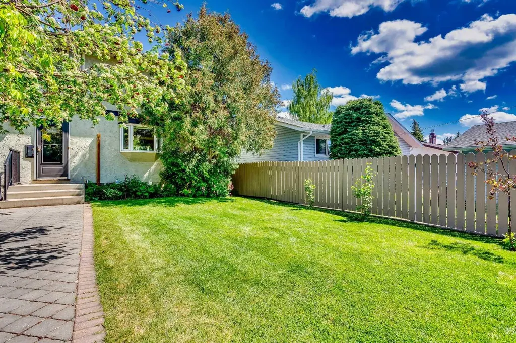 108 Silver Springs Drive NW Calgary AB T3B 3G4