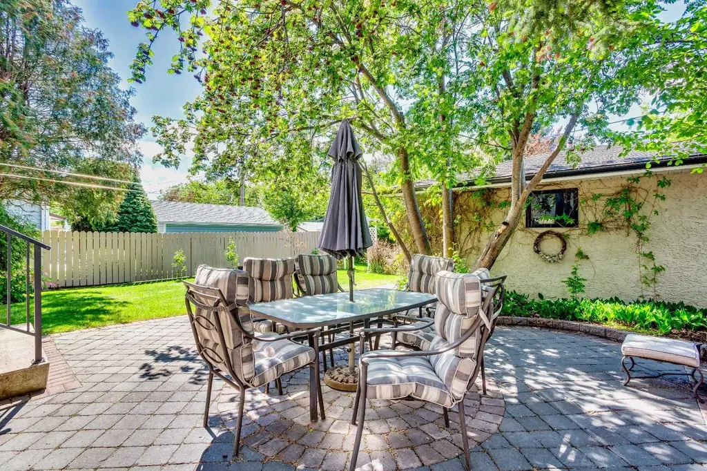 108 Silver Springs Drive NW Calgary AB T3B 3G4