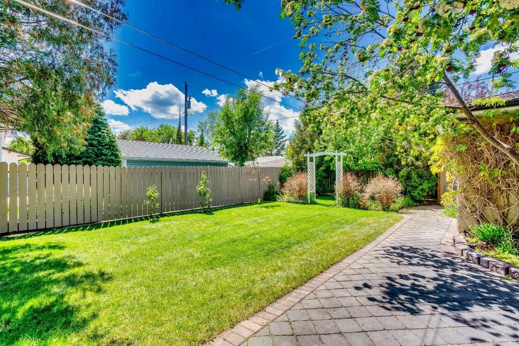 108 Silver Springs Drive NW Calgary AB T3B 3G4