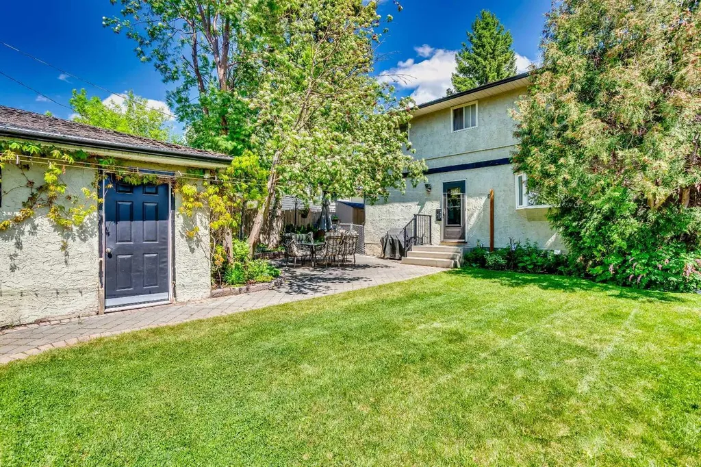 108 Silver Springs Drive NW Calgary AB T3B 3G4