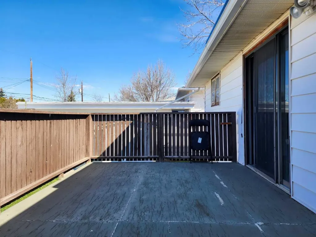 422 21 Street S Lethbridge AB T1J 3K2