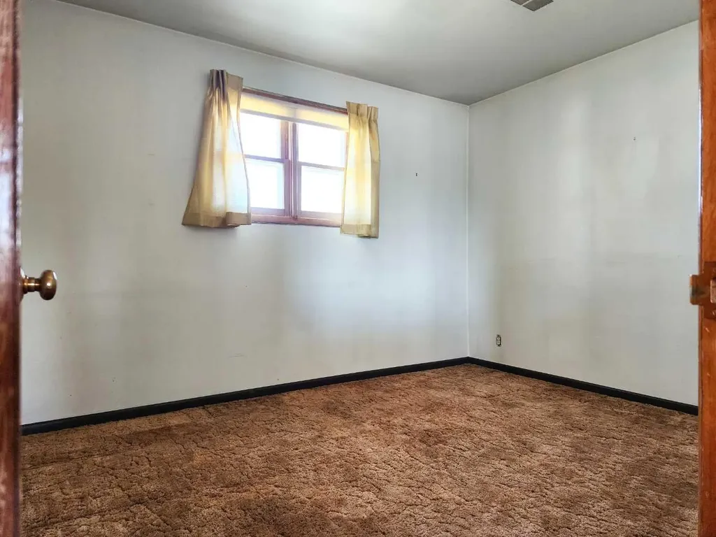 422 21 Street S Lethbridge AB T1J 3K2