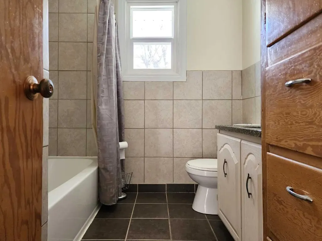 422 21 Street S Lethbridge AB T1J 3K2