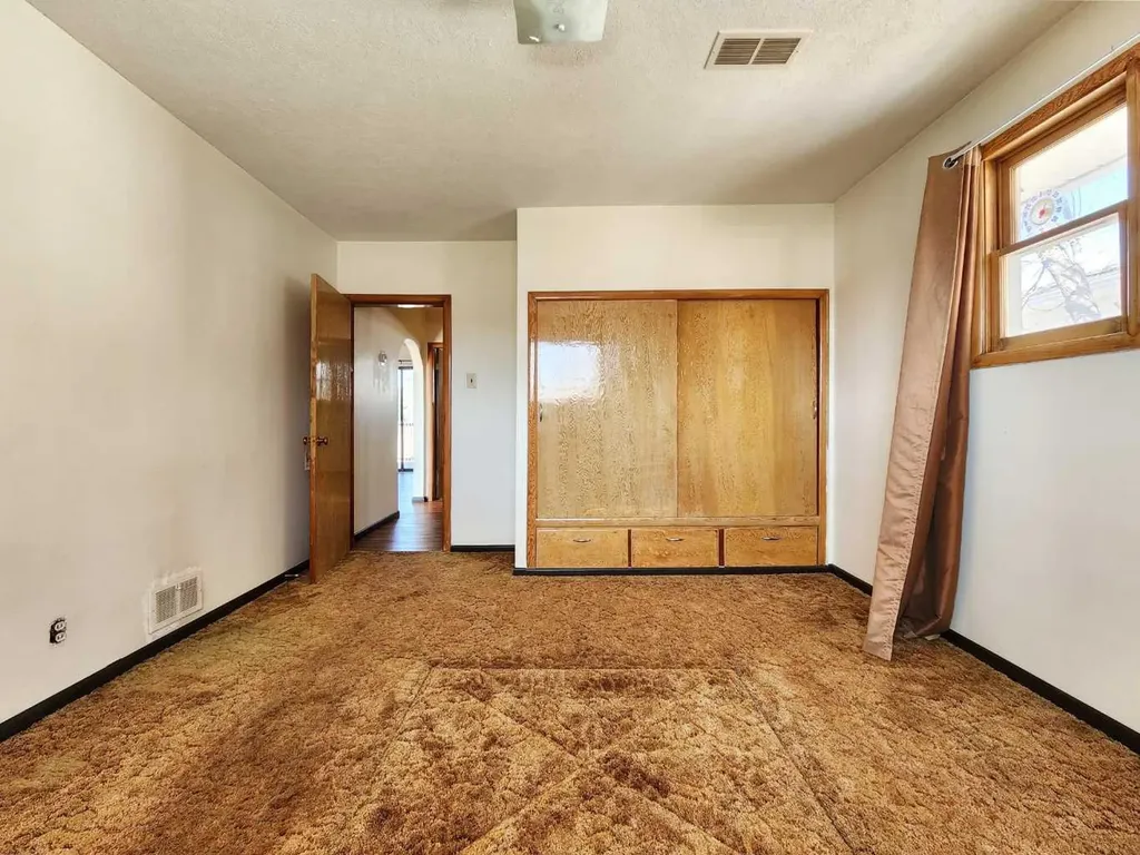 422 21 Street S Lethbridge AB T1J 3K2