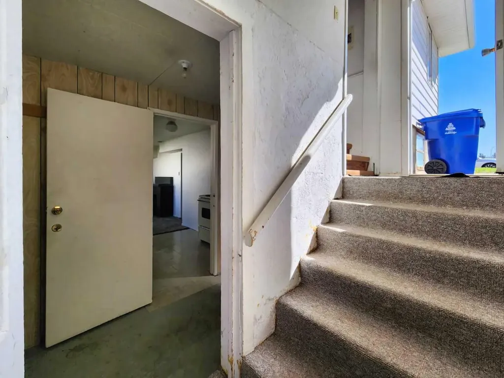 422 21 Street S Lethbridge AB T1J 3K2