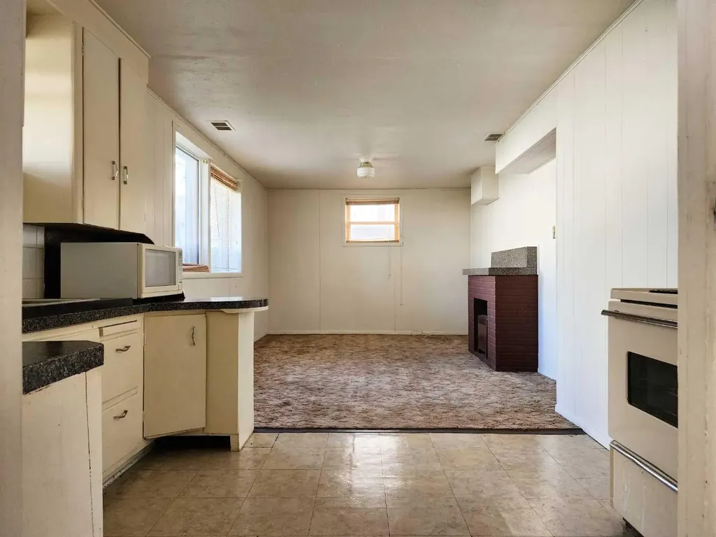 422 21 Street S Lethbridge AB T1J 3K2