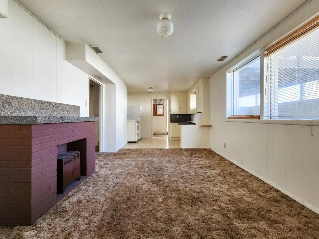 422 21 Street S Lethbridge AB T1J 3K2