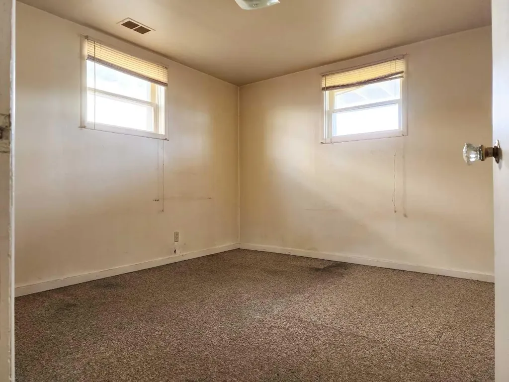 422 21 Street S Lethbridge AB T1J 3K2