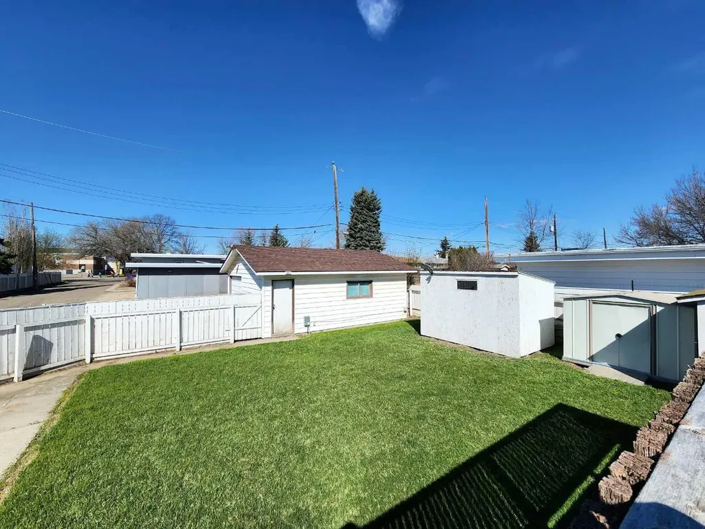 422 21 Street S Lethbridge AB T1J 3K2