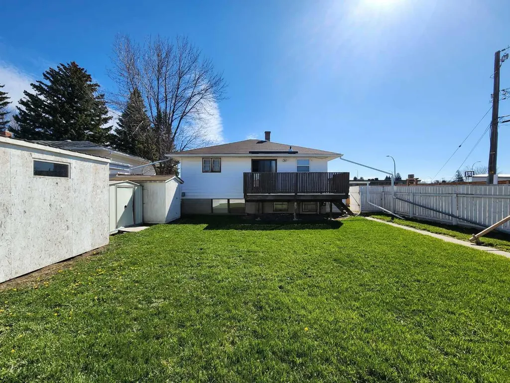 422 21 Street S Lethbridge AB T1J 3K2