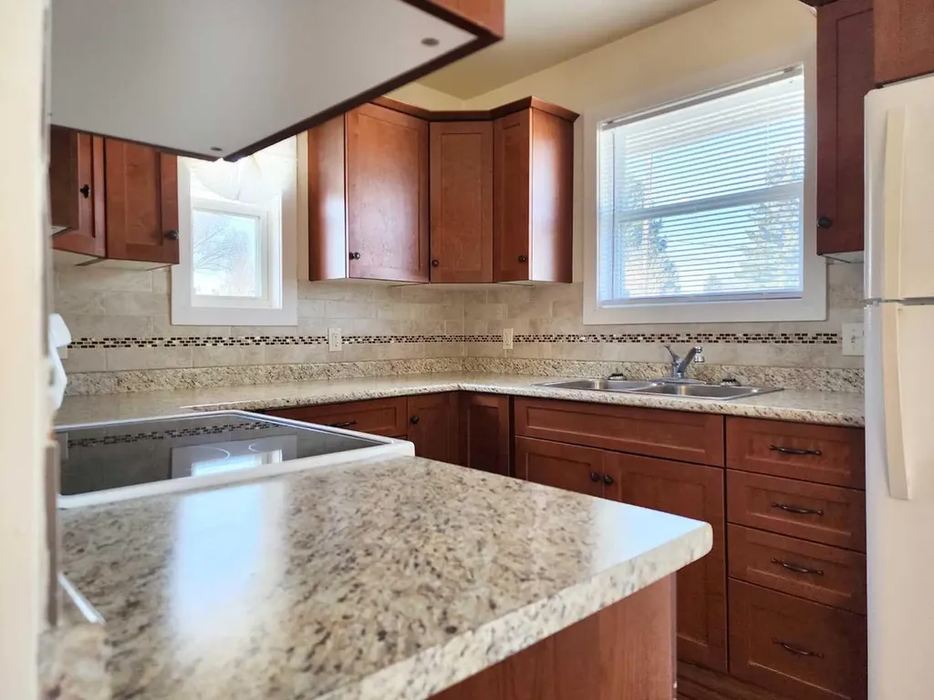 422 21 Street S Lethbridge AB T1J 3K2