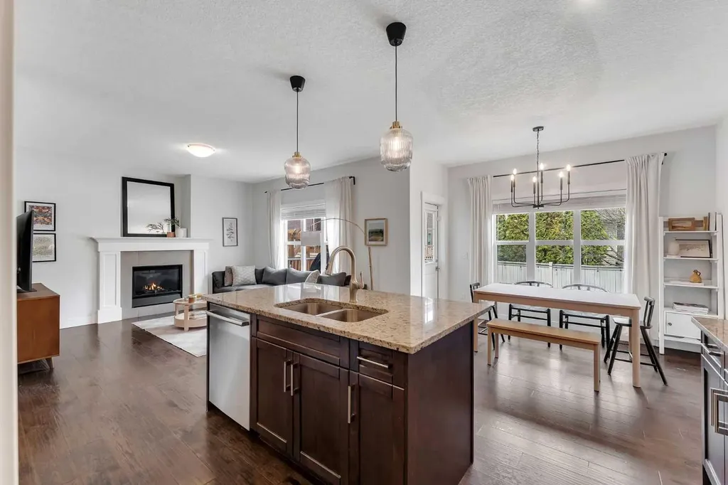 30 Baywater Lane SW Airdrie AB T4B 3V5