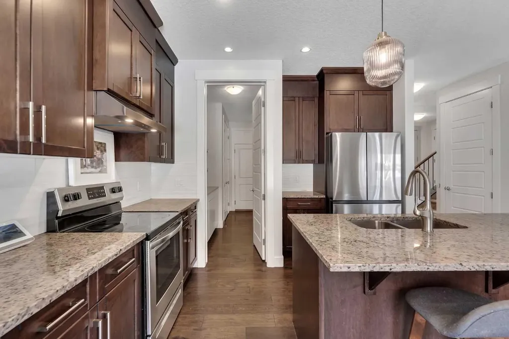 30 Baywater Lane SW Airdrie AB T4B 3V5