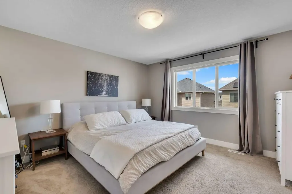 30 Baywater Lane SW Airdrie AB T4B 3V5