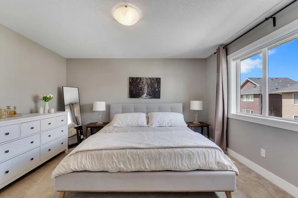 30 Baywater Lane SW Airdrie AB T4B 3V5