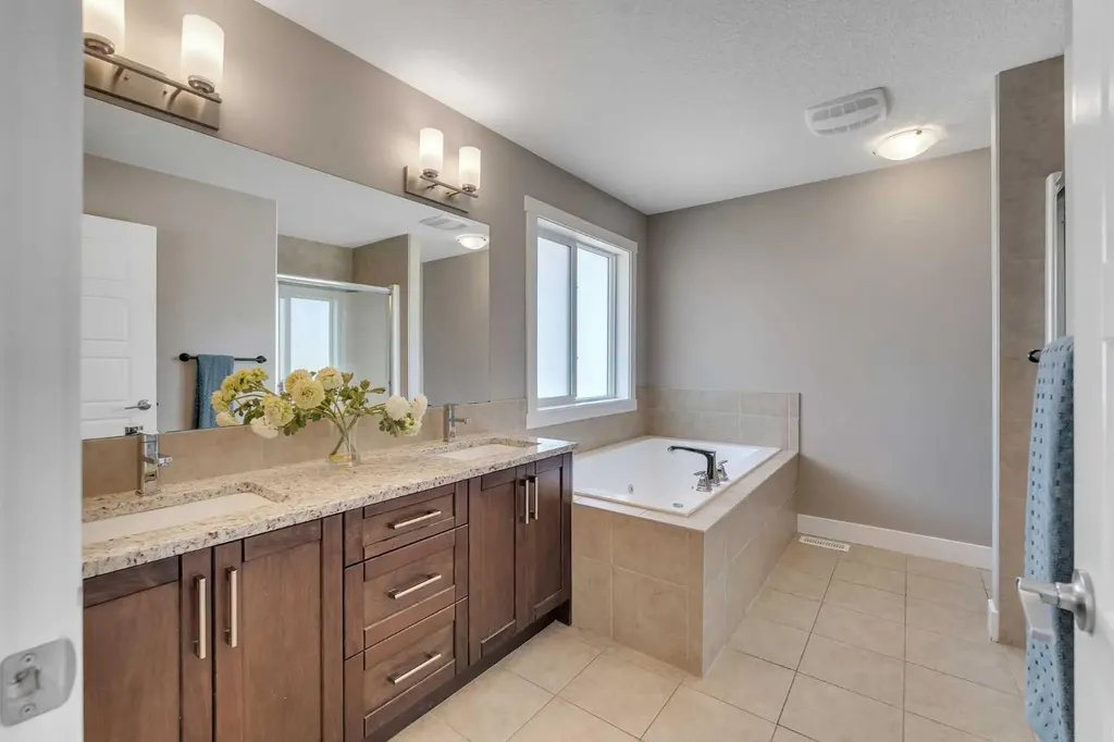 30 Baywater Lane SW Airdrie AB T4B 3V5