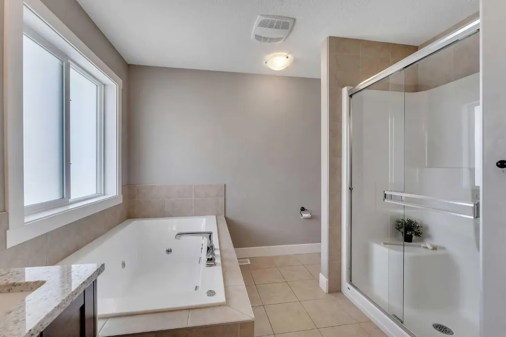 30 Baywater Lane SW Airdrie AB T4B 3V5
