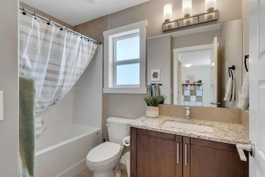 30 Baywater Lane SW Airdrie AB T4B 3V5