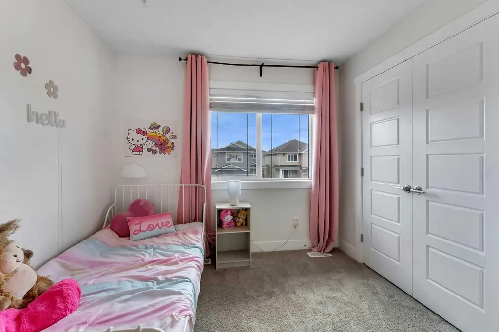 30 Baywater Lane SW Airdrie AB T4B 3V5