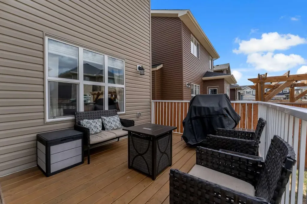 30 Baywater Lane SW Airdrie AB T4B 3V5