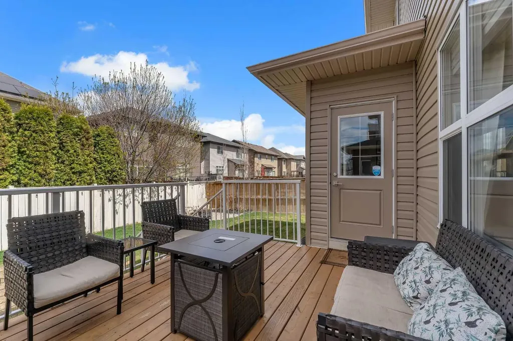 30 Baywater Lane SW Airdrie AB T4B 3V5