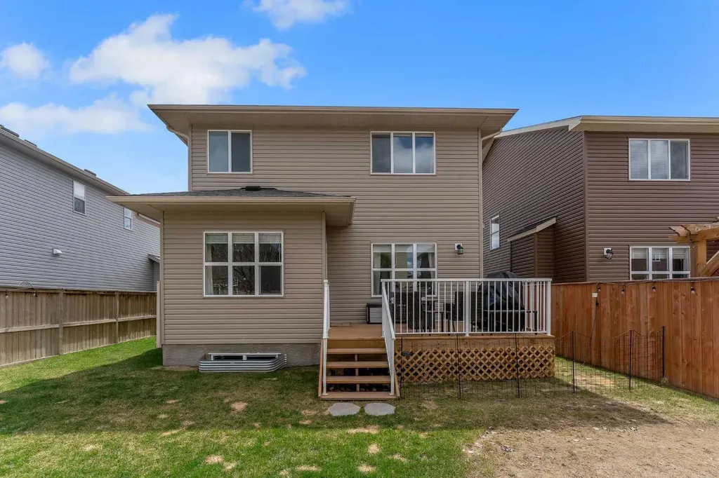 30 Baywater Lane SW Airdrie AB T4B 3V5