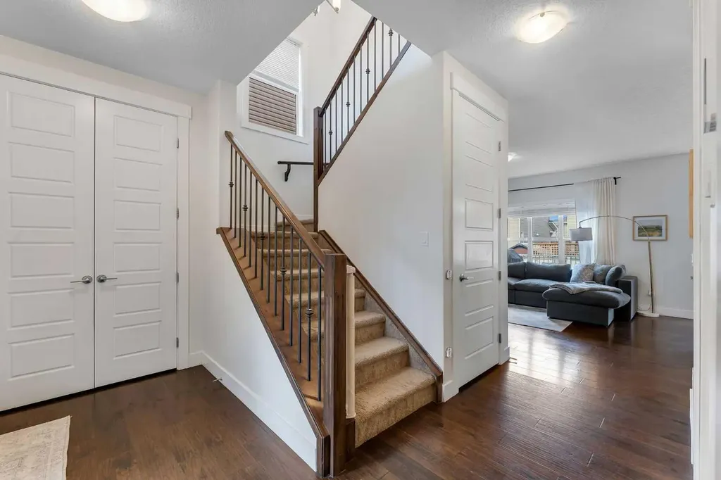 30 Baywater Lane SW Airdrie AB T4B 3V5